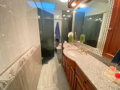 Casa En Venta - 4 Dormitorios 4 Baños - 287mts2 - La Plata