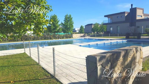 Imagen 16 de 17 de Venta - Casa En Los Naranjos