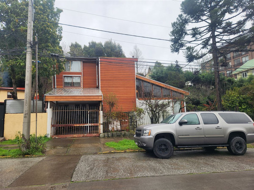 Casa En Venta De 9 Dorm. En Concepción