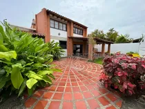 Comprar Casa En Venta Barquisimeto, Gisselle Lobo Vende Hermosa Casa, Majestuosa Propiedad, En Exclusivo Urbanismo De Barquisimeto, 400mt2 Moderna Y Fresca, Todos Los Servicios Básicos Operativos 2 5  7 4 8 1