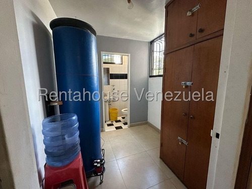 Encantador Apartamento Ubicado En Los Chaguaramos! #25-16072 Ricardo Romero