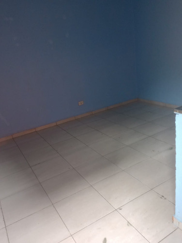 Casa Com 2 Comodos R$ 800,00 ( Incluso Água E Luz )