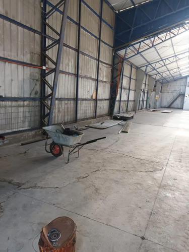 Arriendo Bodega Industrial De 400m2 Útiles En Placilla 