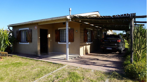 Casa En Venta De 2 Dormitorios C/ Cochera En Mar De Cobo