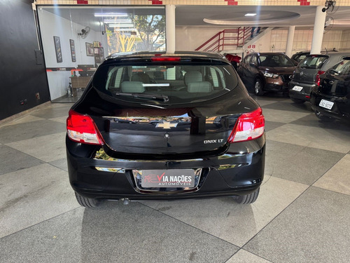Chevrolet Onix 1.0 MPFI LT 8V FLEX 4P MANUAL