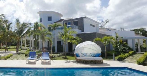 Villa En Venta En Punta Cana, Cocotal Golf Suites, 5 Habitac