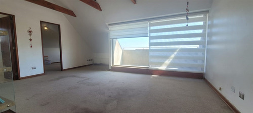 Casa En Venta De 6 Dorm. Colegio Dunalastair Peñalolen