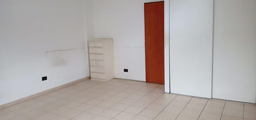 Imagen 2 de 13 de Departamento En Venta - 2 Dormitorios, 1 Baño - 60mts2 - La Plata