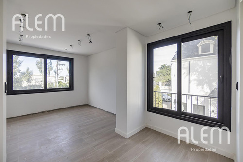 Casa De 4 Dormitorios En Venta - St. Thomas Este, Canning