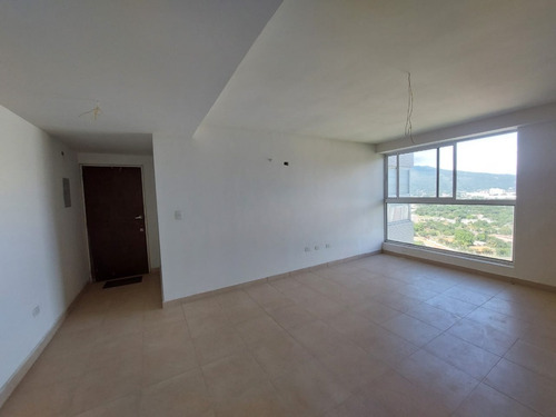 Imagen 3 de 14 de Yosmar Y Fernando Venden Apartamento En Res. Iceberg En Jardin Mañongo.