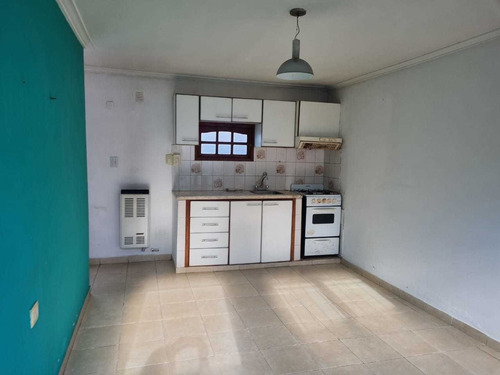 Imagen 2 de 12 de Departamento Planta Baja Con Jardin - Tandil