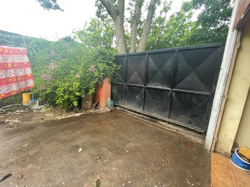 Imagen 9 de 9 de Venta - Casa En Esquina Con Jardín Y Pileta!