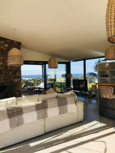 Casa En Alquiler Por Temporada De 3 Dormitorios En Punta Piedras (ref: Bpv-6853)