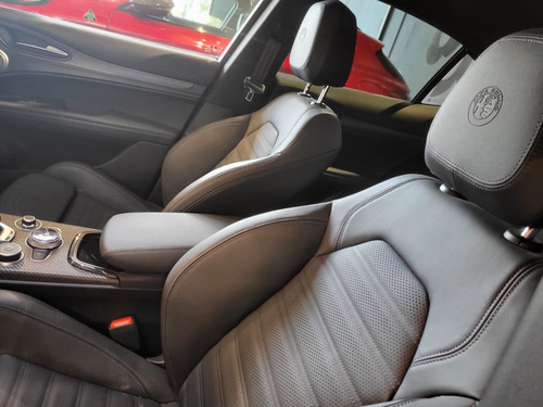 Alfa Romeo Stelvio 2.9L Quadrifoglio Verde V6 Bi-Turbo At