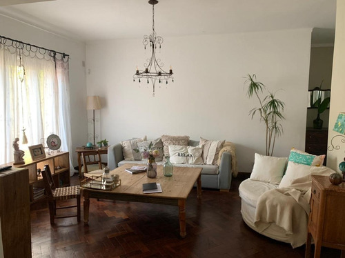 Imagen 3 de 20 de Casa Con 3 Dorm. + Jardin Y Piscina En Barrio Dalmine Viejo
