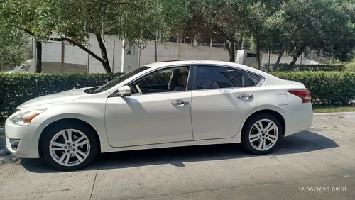 Nissan Altima 3.5 Exclusive V6 Piel Cvt