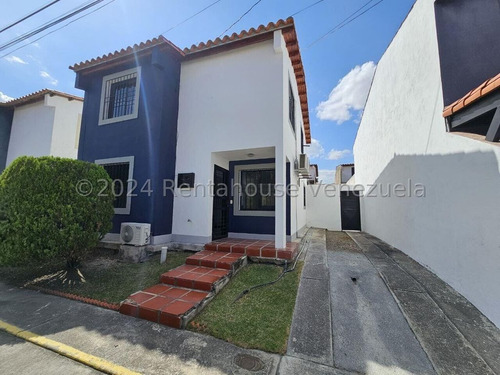 Carlos Colmenarez Flex 24-15330 Alquila Casa Con 4 Habitaciones, Tres Baños Completos, Estacionamiento Y Un Hermoso Patio, Esta Casa Es Ideal Para Familias Grandes O Para Aquellos Que Disfruta