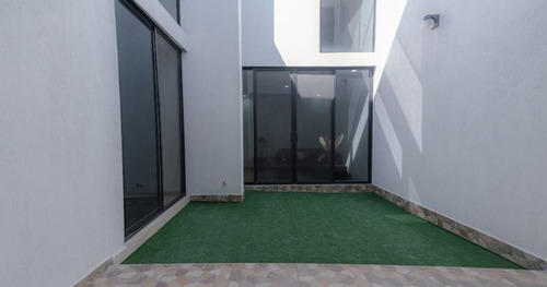 Exclusiva Residencia En Condominio Cerrada De La Fe, Aguascalientes