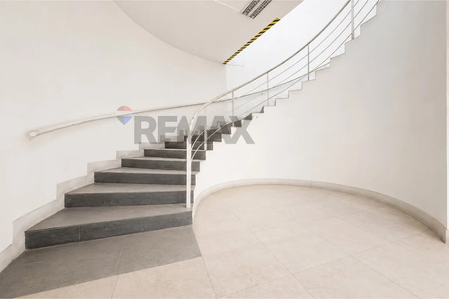 Local Comercial 1.002 M² Paseo Huérfanos