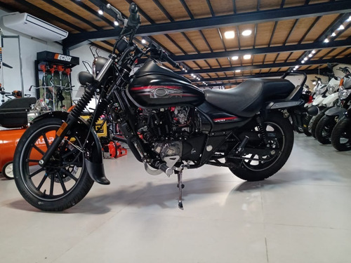 Imagen 3 de 10 de Bajaj Avenger 220 Street Division Ruedas