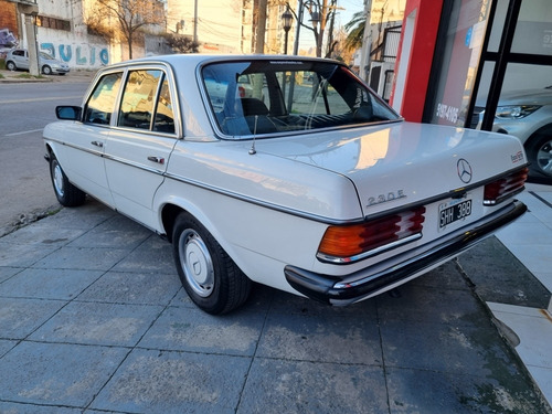 Imagen 3 de 18 de Mercedes Benz 230 E