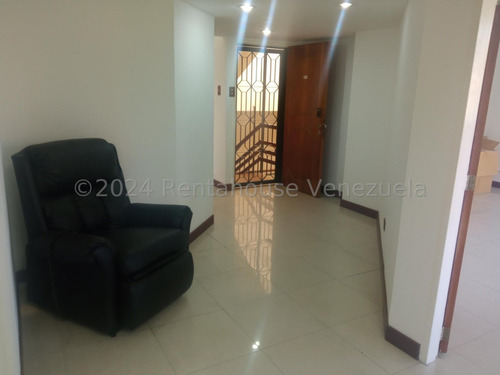 Apartamento Con Una Ubicación Privilegiada Mls #25-14769 Ng
