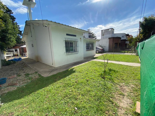 Casa En Venta - 2 Dormitorios 1 Baño - 376,5mts2 - City Bell, La Plata