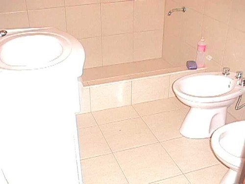Alquilo Excelente Piso En Caseros De 3 Ambientes Grandes Con Terraza Y Patio Propio!! F: 4571