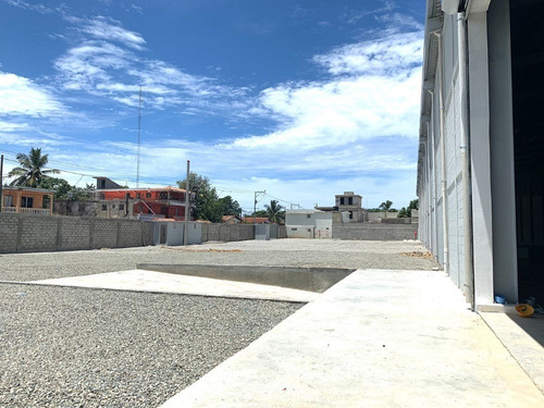 Imagen 4 de 8 de Vendo Nave Industrial En Autopista De Las Américas