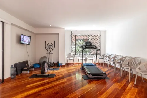 Apartamento En Arriendo En Los Rosales. Cod A17136