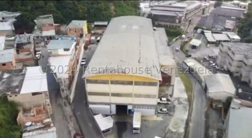 Local Comercial De 900 M2 Ubicado En La Zona Industrial De San Antonio