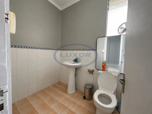 Casa Comercial De 2 Pisos En Arriendo Para Distintos Rubros