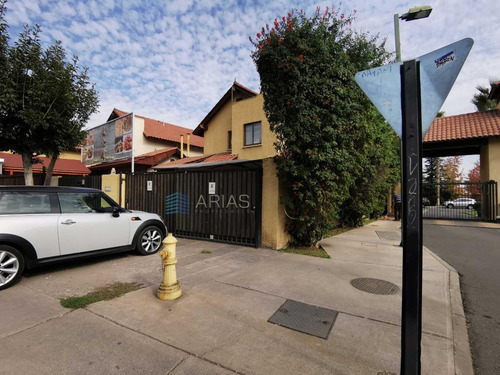 Casa En Arriendo Con Opción De Compra, Peñalolen