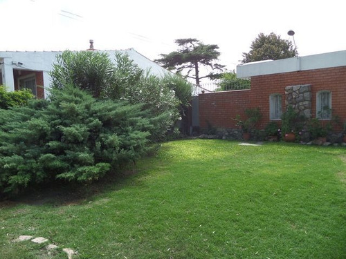 Solido Chalet Mas Apartamento En Excelente Punto