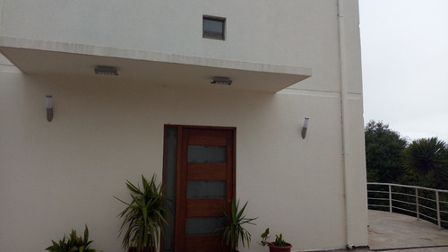 Amplia Casa Para Arriendo A Familias O Empresa