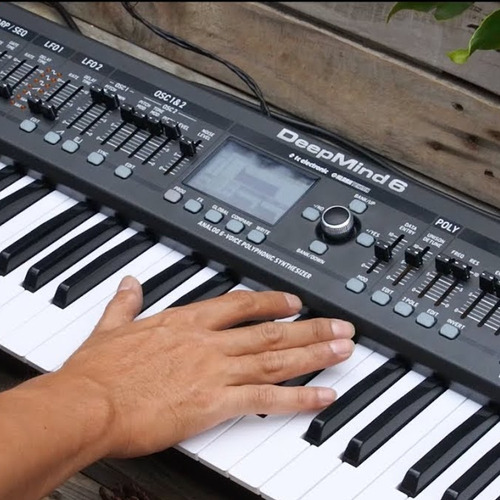 Sintetizador polifônico analógico de 6 vozes Behringer Deepmind 6