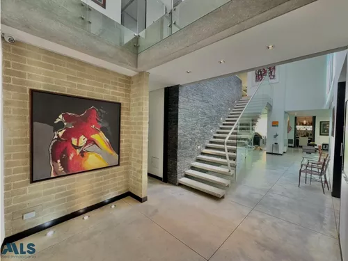 Hermosa Casa Con Energía Solar En Una Ubicación ...(mls#253904)