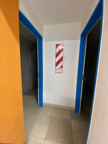 Imagen 7 de 13 de Excelente Local 200 Mts A La Calle Zona Comercial