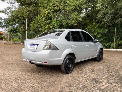 Imagem 4 de 11 de Ford Fiesta 1.6 Se Sedan 16v Flex 4p Manual 2011