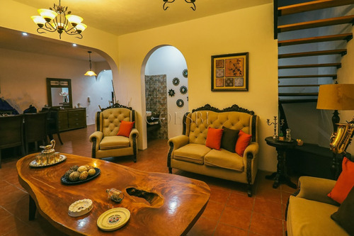 Imagen 5 de 18 de Casa En Venta De 2 Niveles En Ciudad Vieja Sobre La Rn-14
