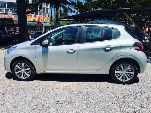 Imagen 2 de 9 de Peugeot 208 2018 1.6 Allure