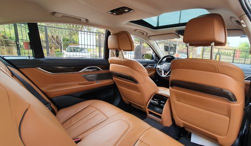 Imagen 11 de 14 de Seminuevo Bmw 740i Excellence 2016