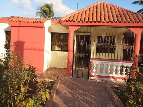 Venta De Casa De 4 Tareas En Monte Plata, República Dominicana