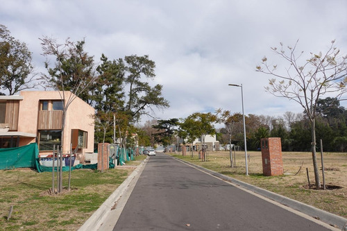 Imagen 11 de 24 de Lote En Venta En Excelente Barrio Cerrado La Clementina En La Mejor Zona Del Jockey. San Isidro.