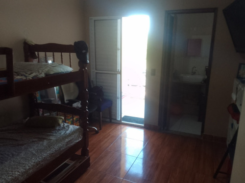 Excelente Sobrado Com Três Quartos,três Banheiros Uma Suite