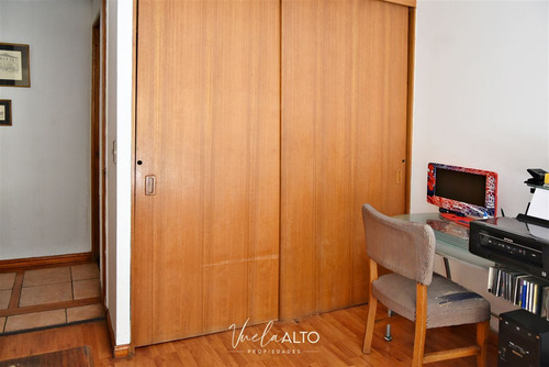 Departamento En Venta De 4 Dorm. En Las Condes / Metro Colon