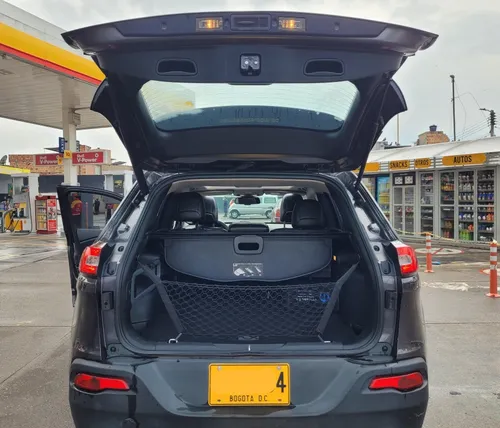 Jeep Cherokee 3.2 Longitude Plus