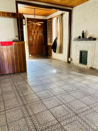 Imagen 23 de 28 de Muy Buena Casa, Construcción De Época, Con Potencial Para Reciclaje.