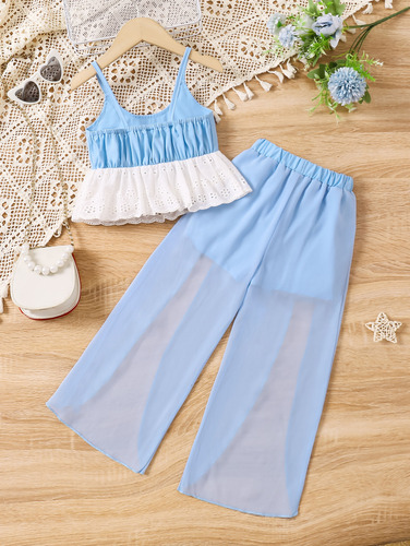 Traje De Dos Piezas Con Blusa De Encaje Y Pantalones Cortos