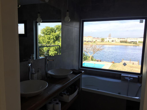 Casa En Venta En El Barrio San Francisco, Villa Nueva, Tigre